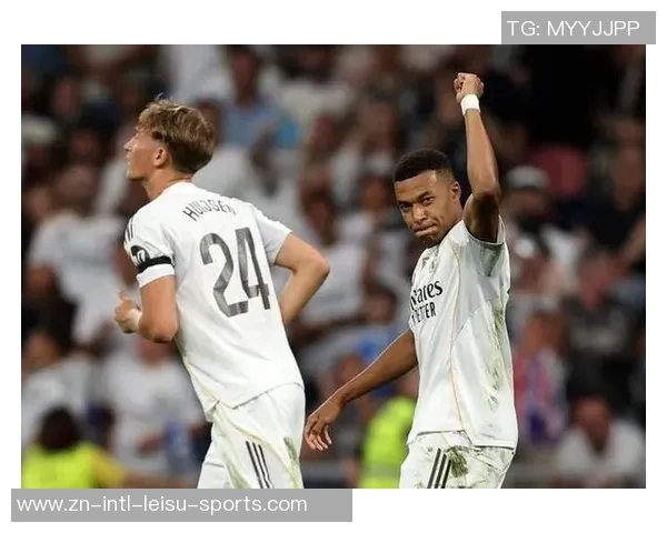 皇马全员合练赫伊森阿诺德卡瓦哈尔塞巴略斯状态回暖备战新赛季 皇马全员合练赫伊森阿诺德卡瓦哈尔塞巴略斯状态回暖备战新赛季