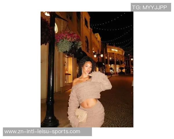 克莱女友晒拉布布穿球衣秀恩爱引发网友热议与羡慕