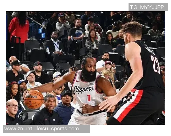 莱昂纳德半场表现抢眼19分钟内高效得分17分助球队争胜