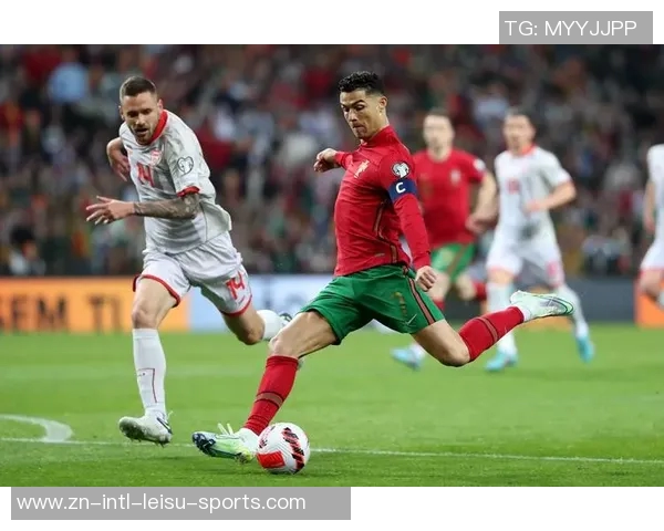 葡萄牙体育遭遇双重困扰飞机晚点抵达那不勒斯后遭烟花干扰 葡萄牙体育遭遇双重困扰飞机晚点抵达那不勒斯后遭烟花干扰